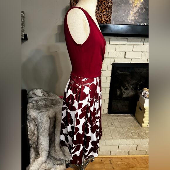 FURNEX Burgundy Bodice Dress White Floral Cotton Skirt Size Small NWT - Picture 7 of 11